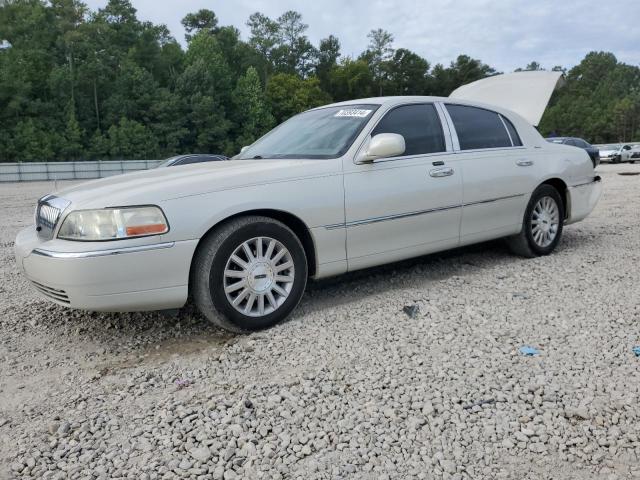  Salvage Lincoln Towncar