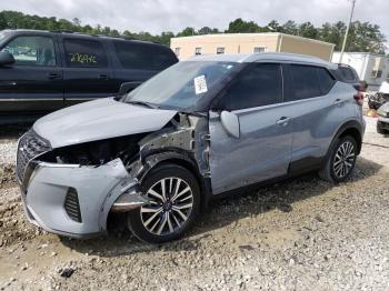  Salvage Nissan Kicks