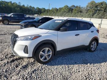  Salvage Nissan Kicks