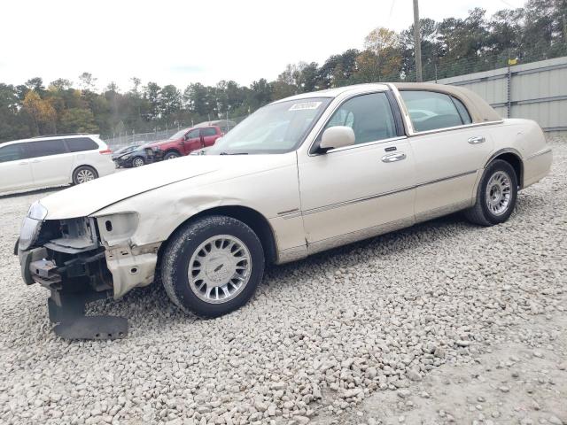  Salvage Lincoln Towncar