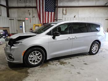  Salvage Chrysler Pacifica