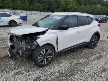  Salvage Nissan Kicks