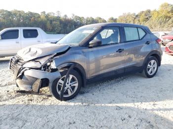  Salvage Nissan Kicks