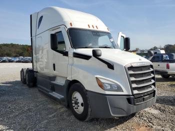  Salvage Freightliner Cascadia 1