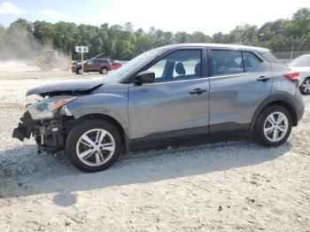  Salvage Nissan Kicks