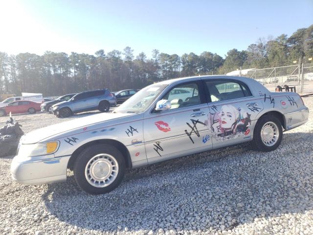  Salvage Lincoln Towncar