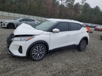  Salvage Nissan Kicks