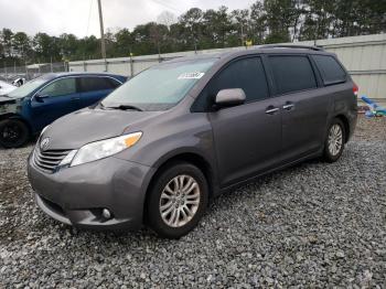  Salvage Toyota Sienna