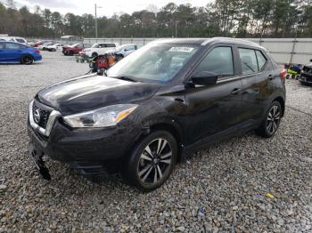  Salvage Nissan Kicks