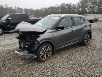  Salvage Nissan Kicks