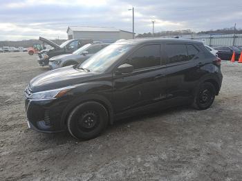  Salvage Nissan Kicks