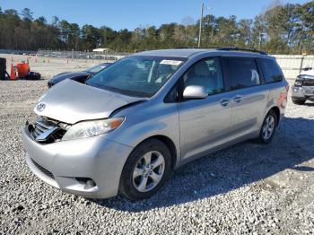  Salvage Toyota Sienna