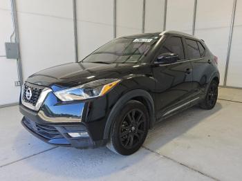  Salvage Nissan Kicks