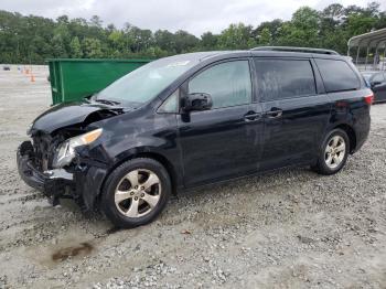  Salvage Toyota Sienna