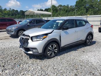  Salvage Nissan Kicks