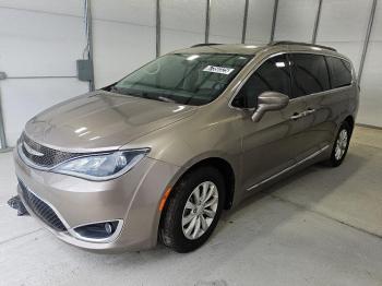  Salvage Chrysler Pacifica