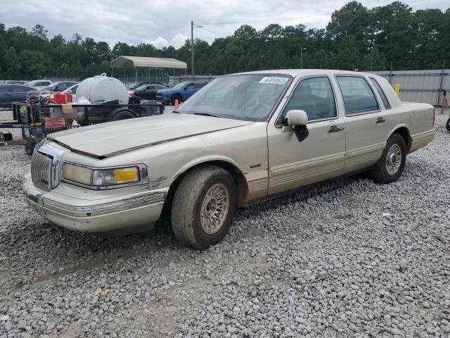  Salvage Lincoln Towncar