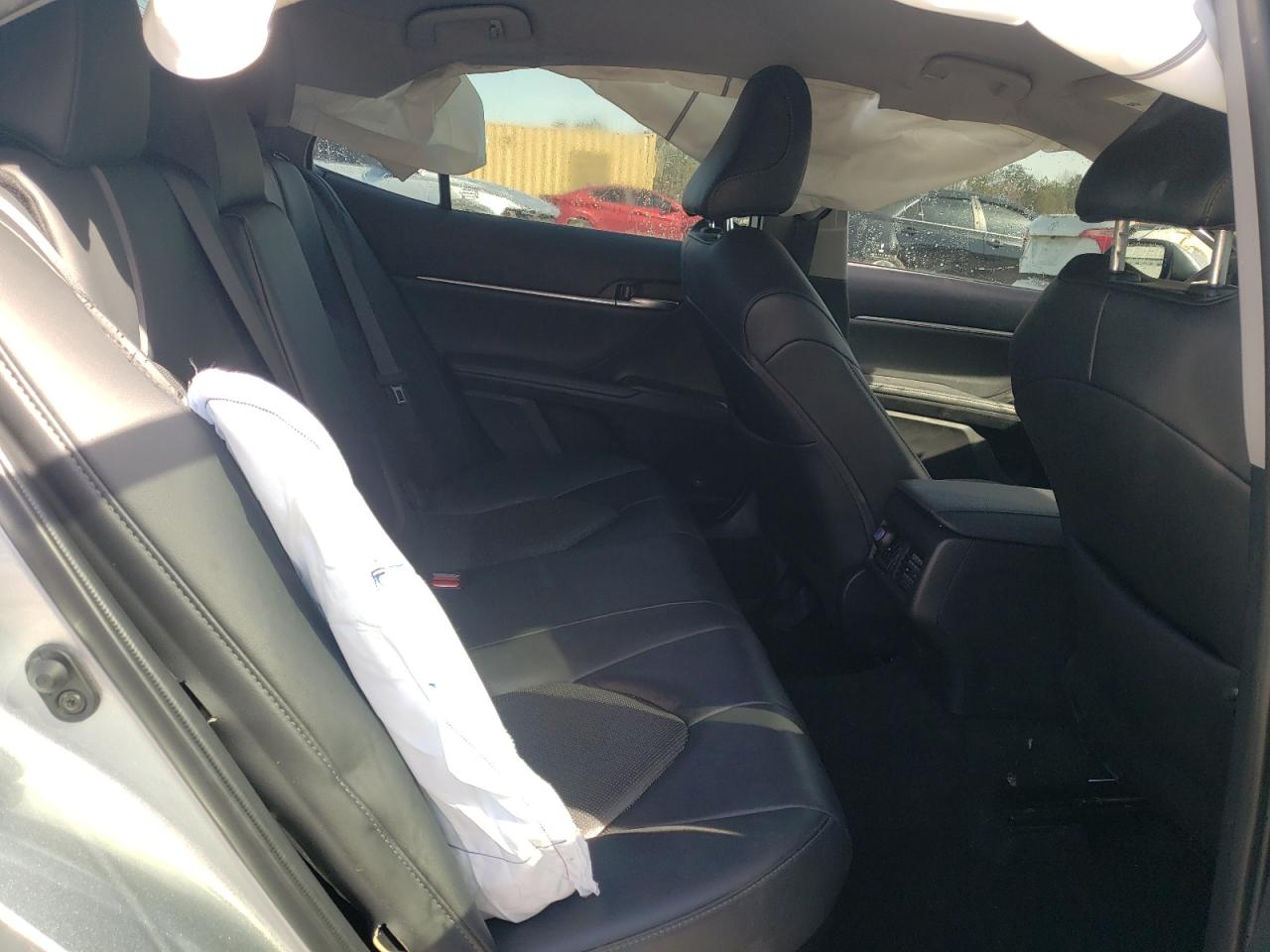 Toyota Camry Xle Image 9