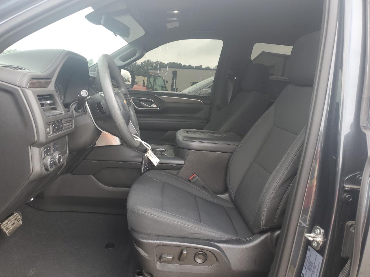 Chevrolet Tahoe K1500 Image 2