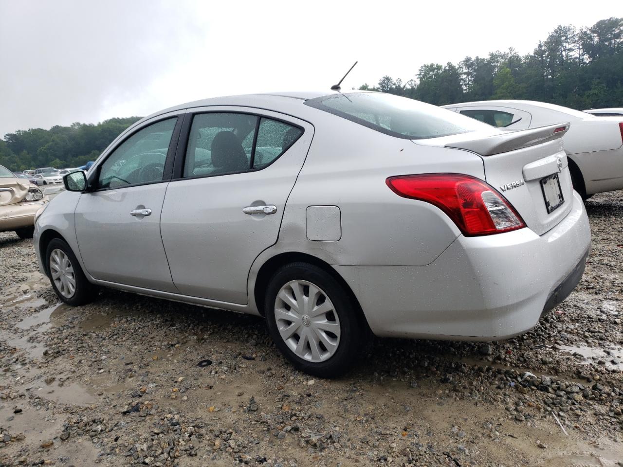 Nissan Versa S Image 11
