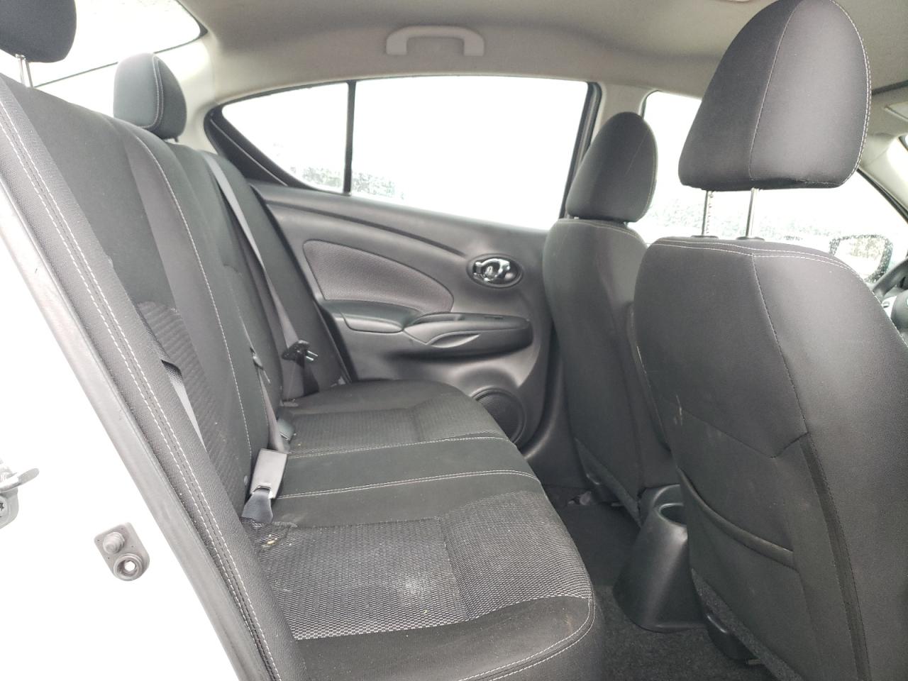 Nissan Versa S Image 9