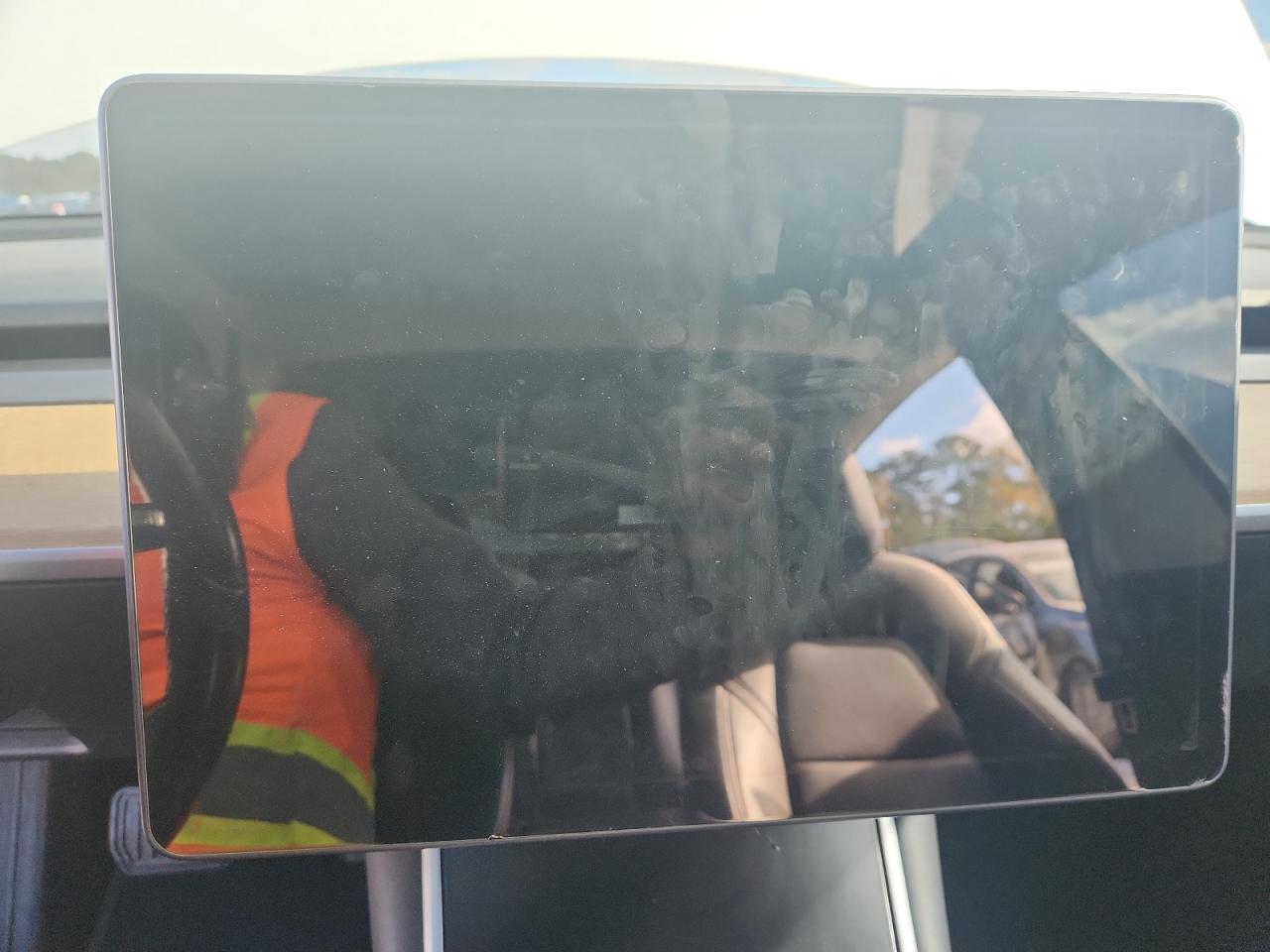 Tesla Model 3 Image 3