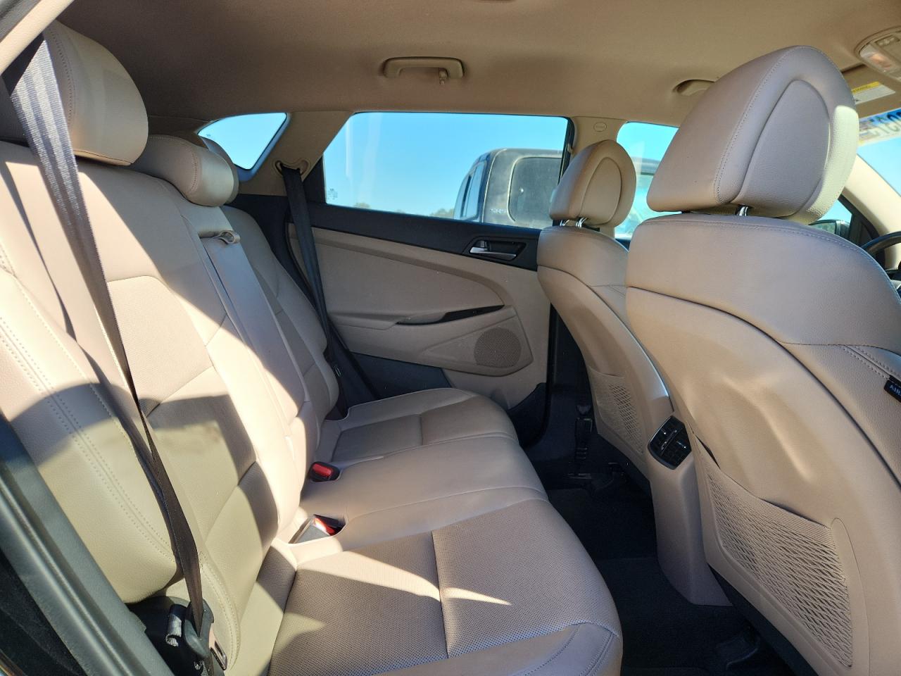 Hyundai TUCSON Limited Image 9