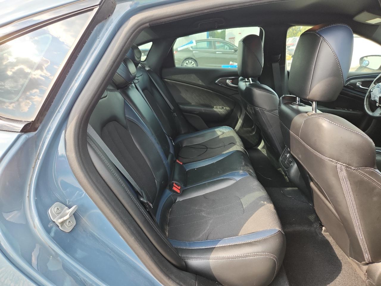 Chrysler 200 S Image 10