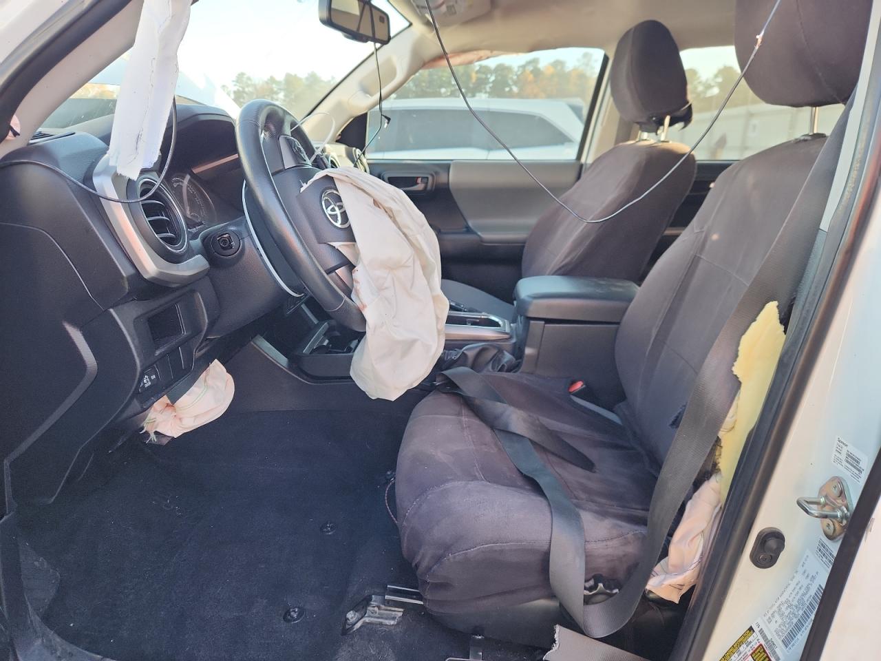 Toyota Tacoma Double Cab Image 3