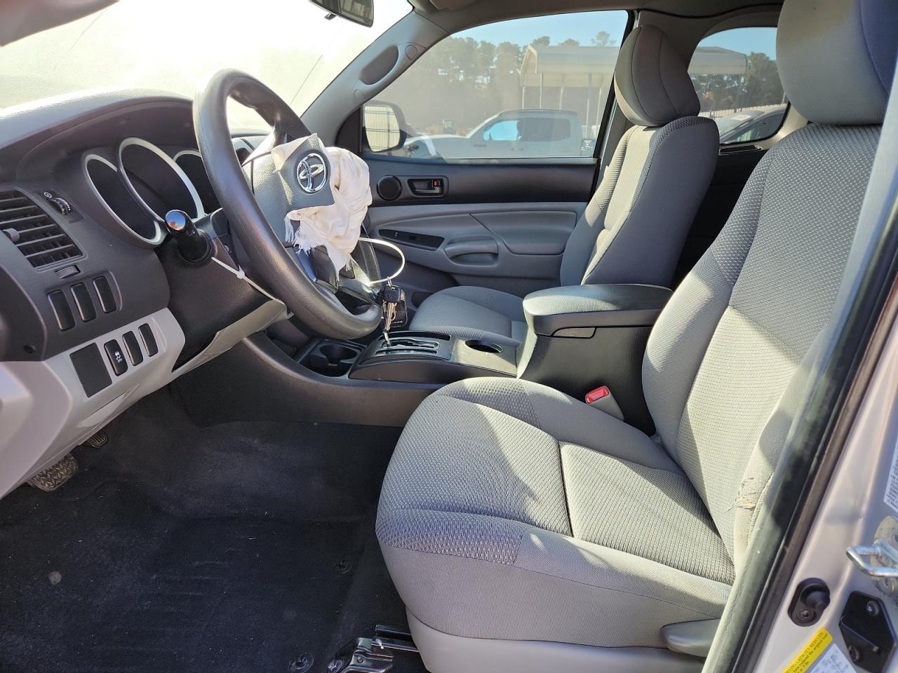 Toyota Tacoma Access Cab Image 5