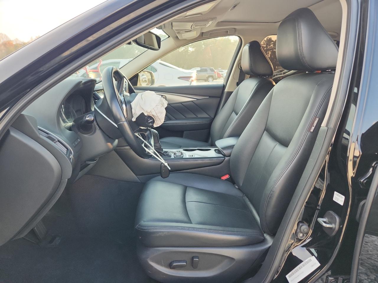 INFINITI Q50 Luxe Image 8