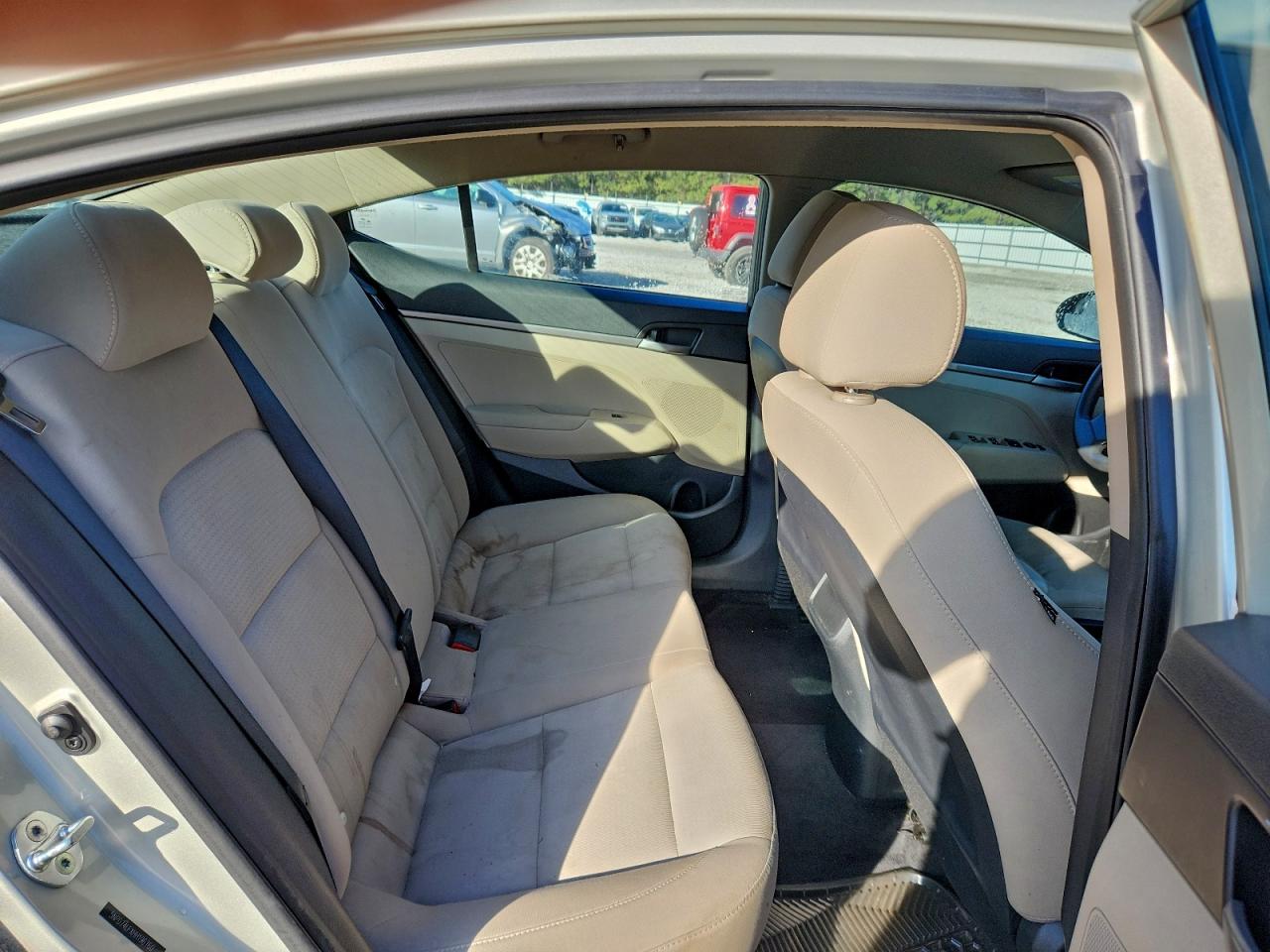 Hyundai ELANTRA Se Image 8