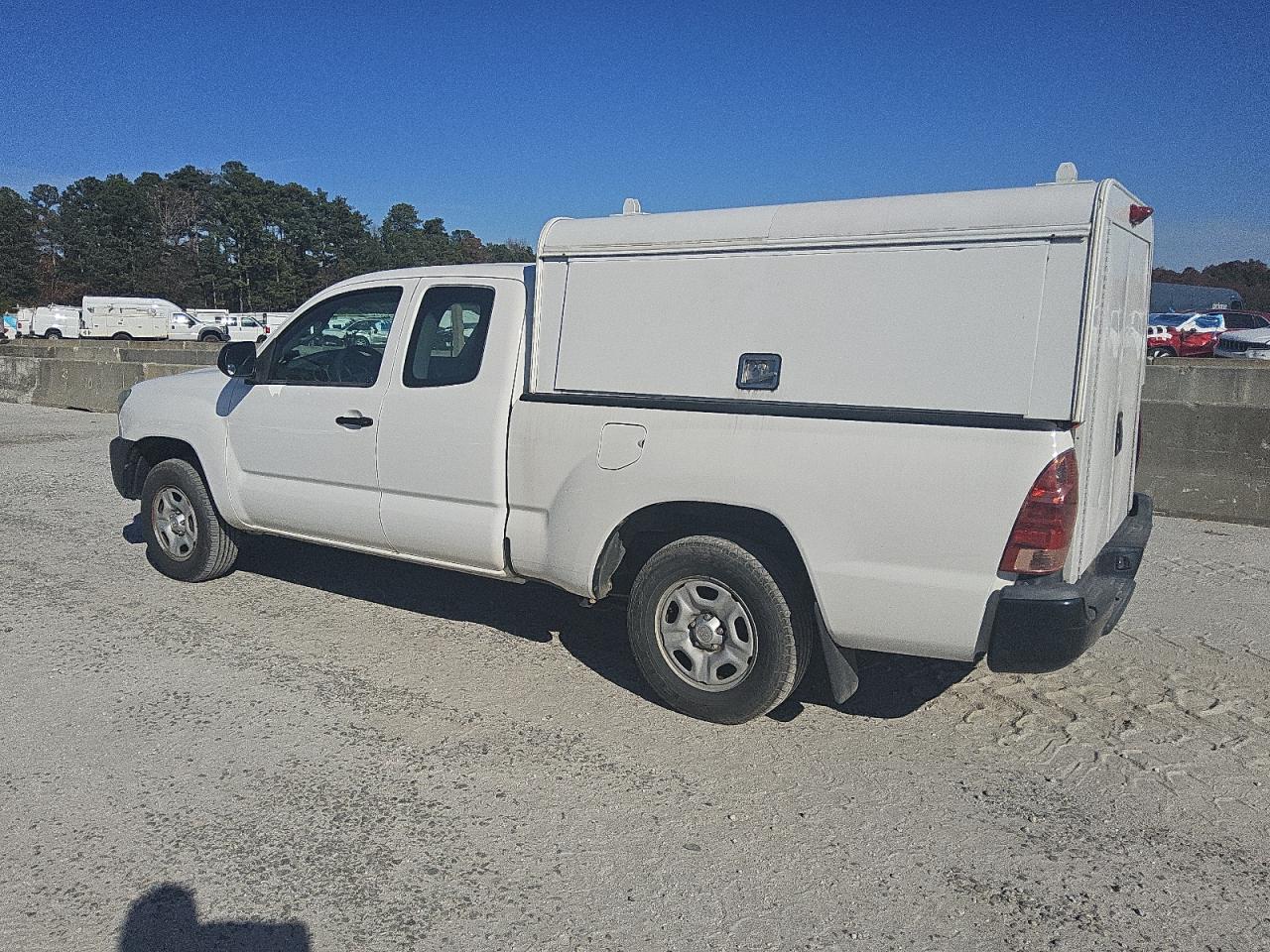 Toyota Tacoma Access Cab Image 4