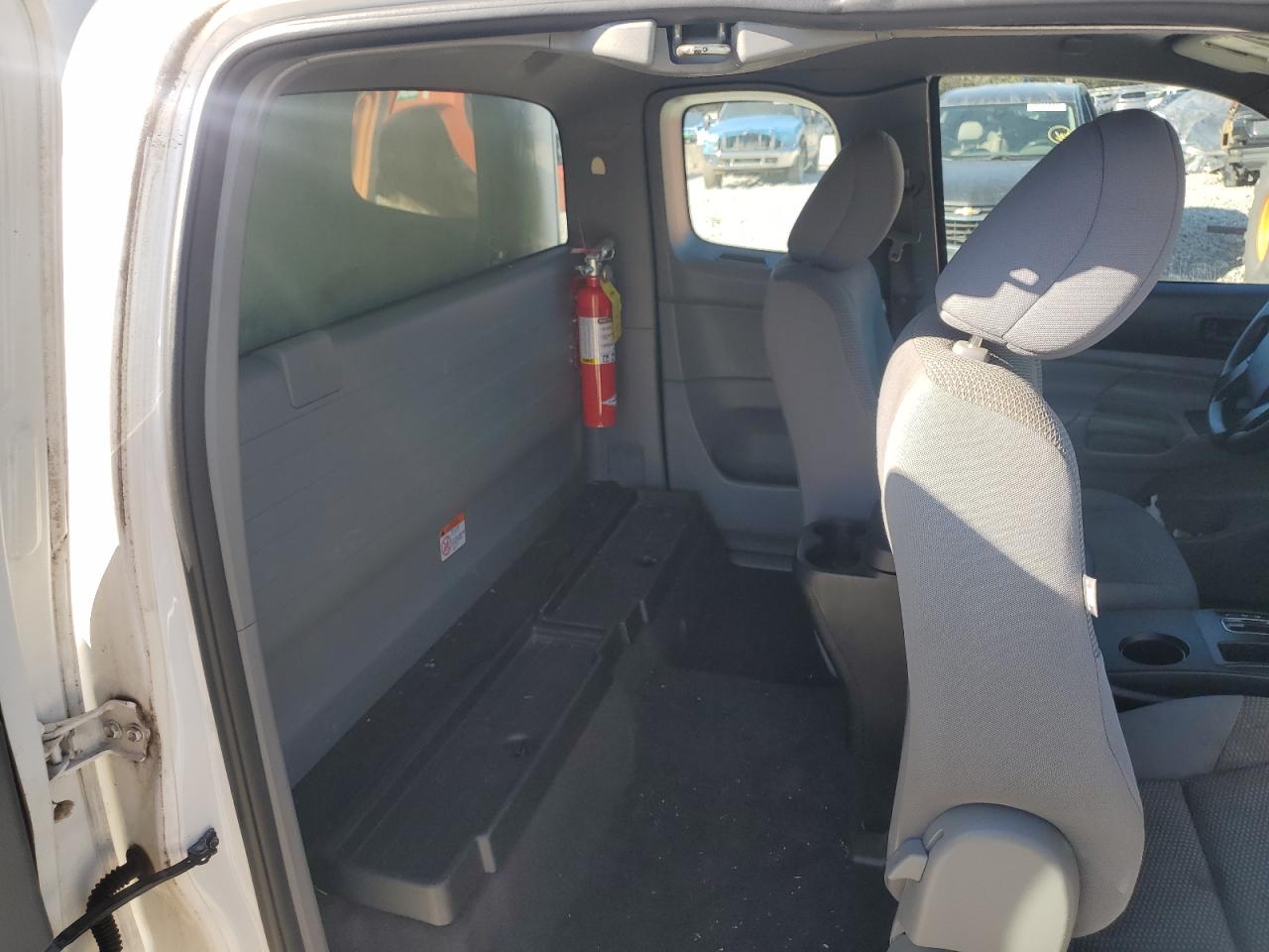 Toyota Tacoma Access Cab Image 8