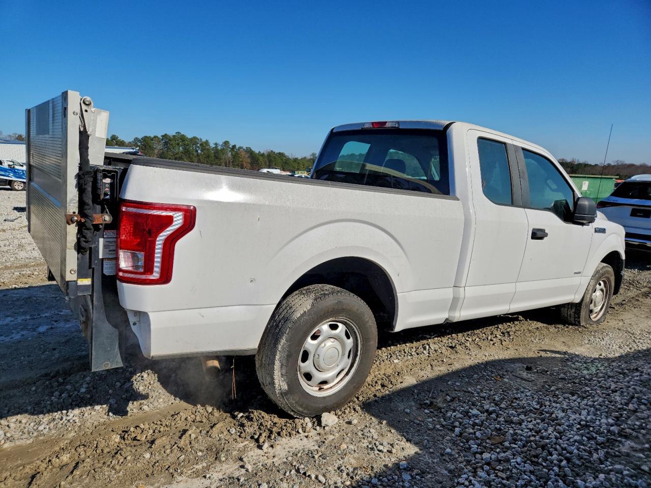 Ford F-150 Super Cab Image 2