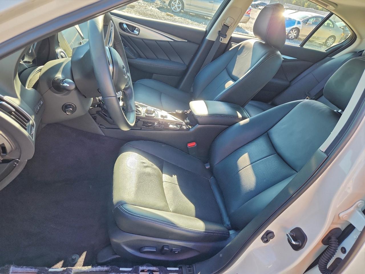 INFINITI Q50 Luxe Image 5