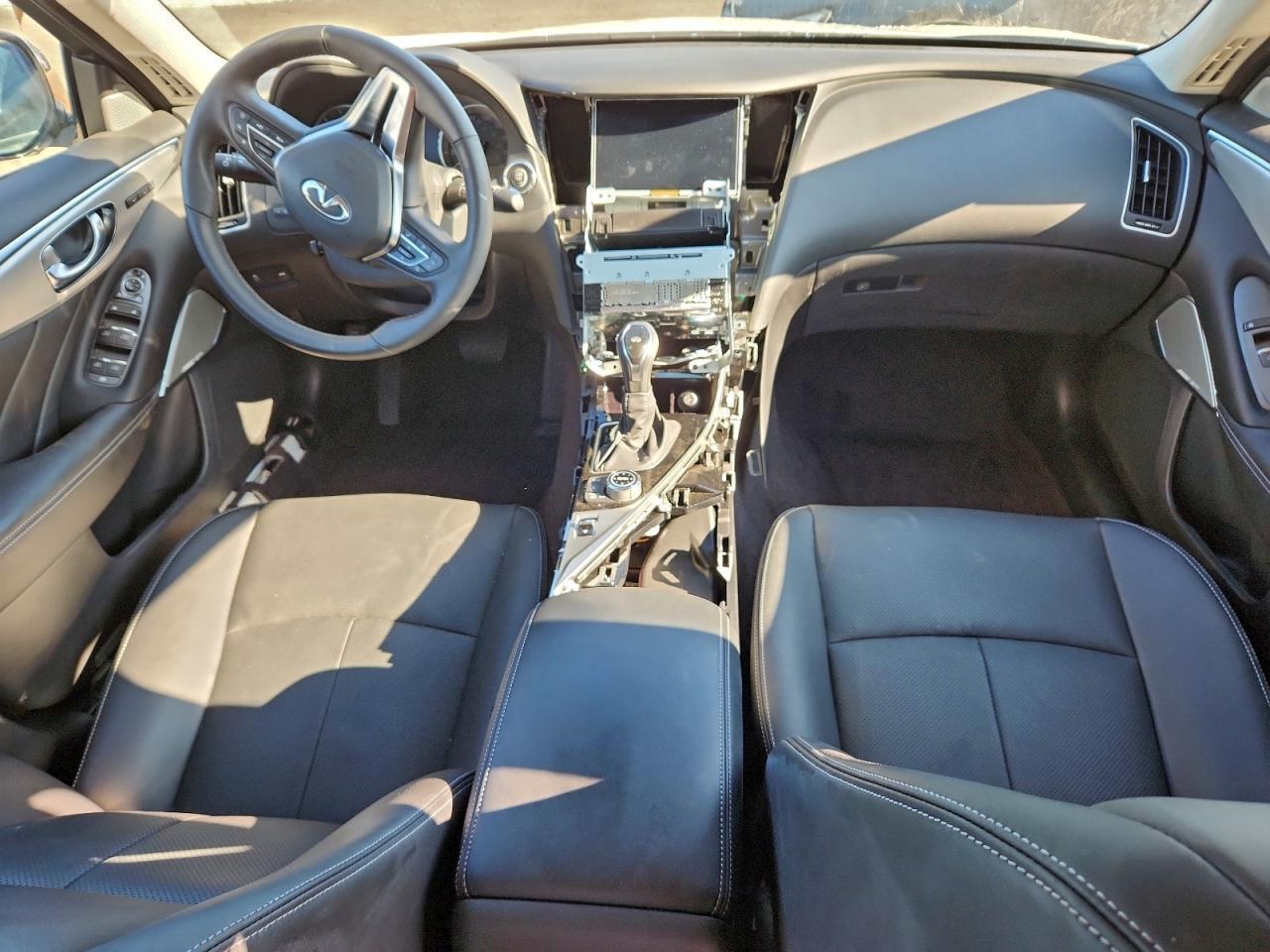INFINITI Q50 Luxe Image 3