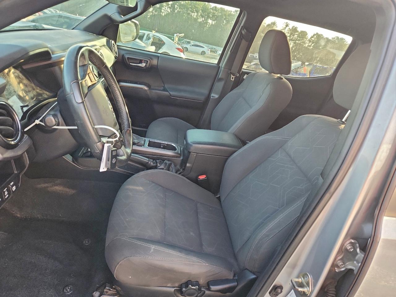 Toyota Tacoma Double Cab Image 2