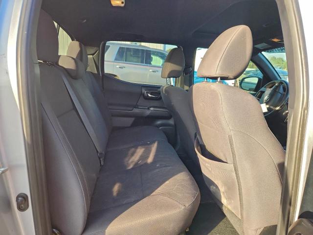 Toyota Tacoma Double Cab Image 10