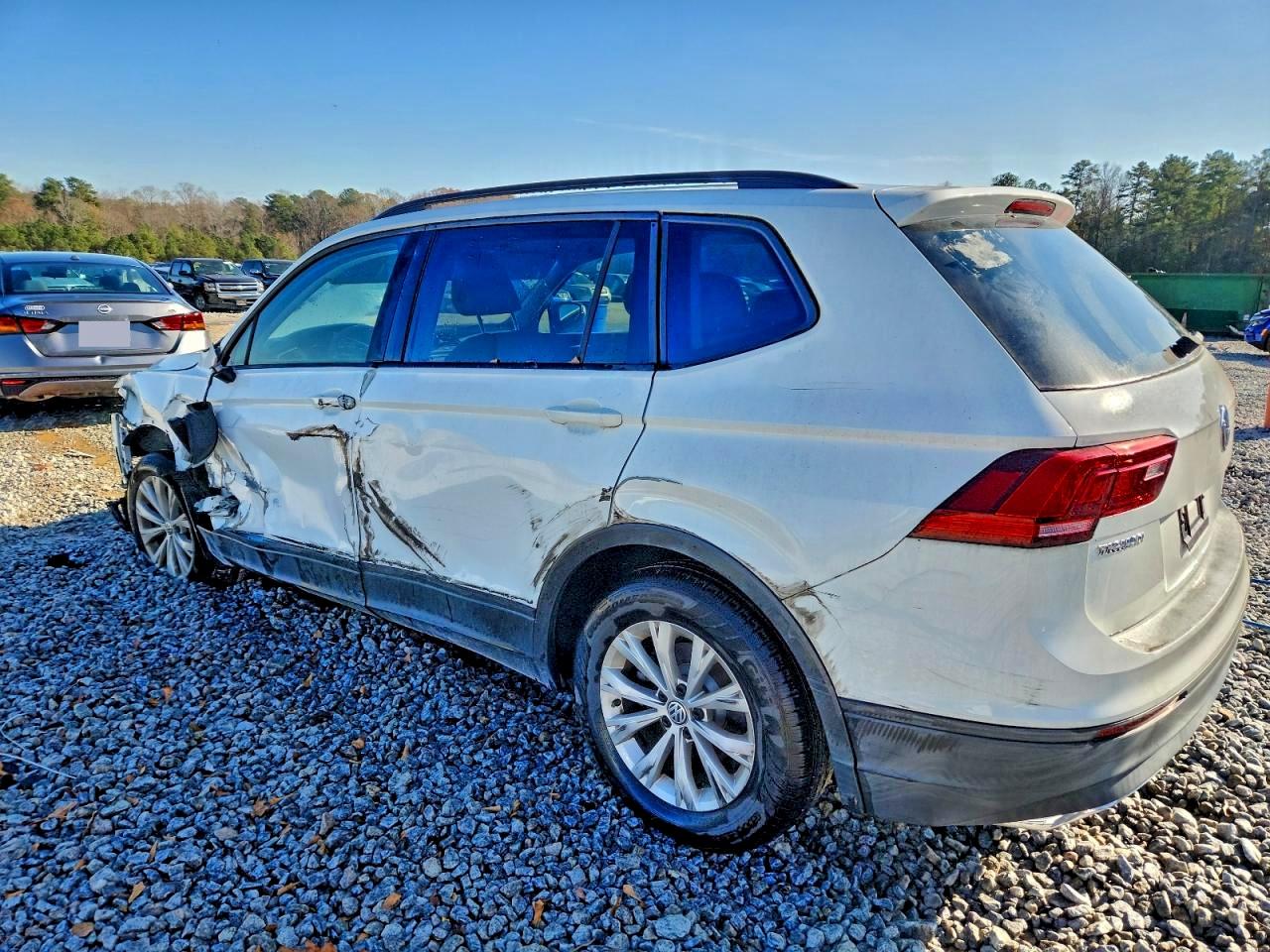Volkswagen Tiguan S Image 6