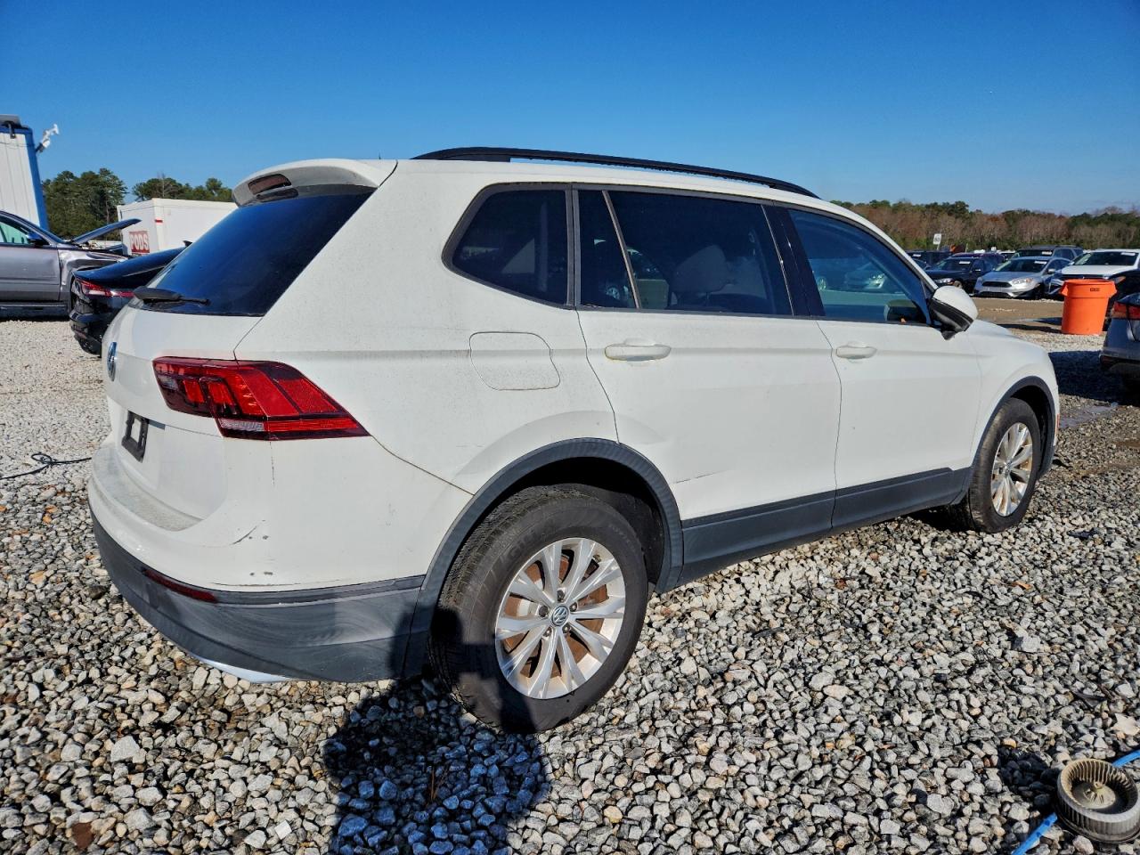 Volkswagen Tiguan S Image 9