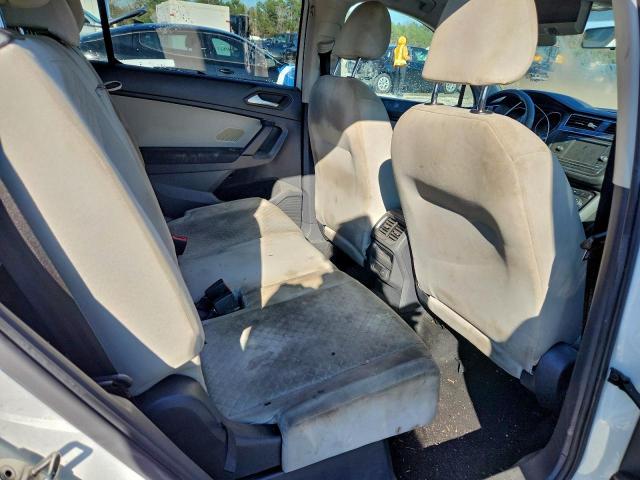 Volkswagen Tiguan S Image 10