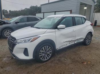  Salvage Nissan Kicks