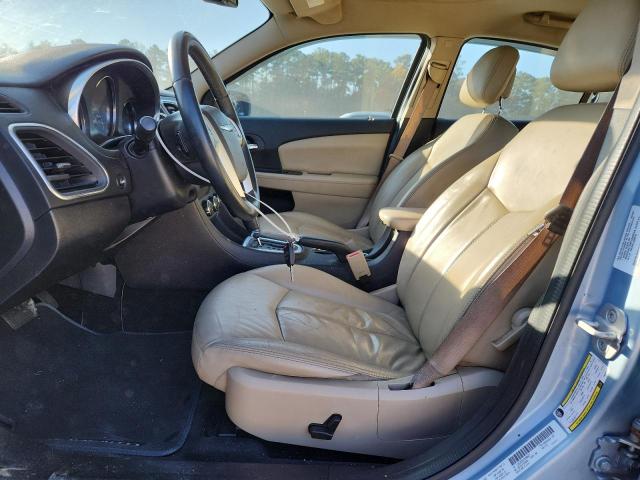 Chrysler 200 Limited Image 12