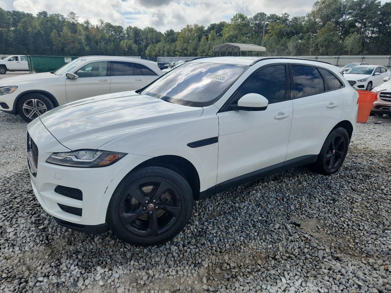 Jaguar F-PACE Prestige Image 1