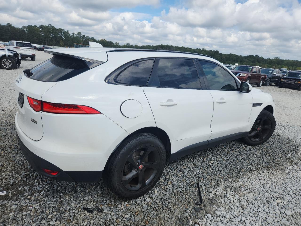 Jaguar F-PACE Prestige Image 8
