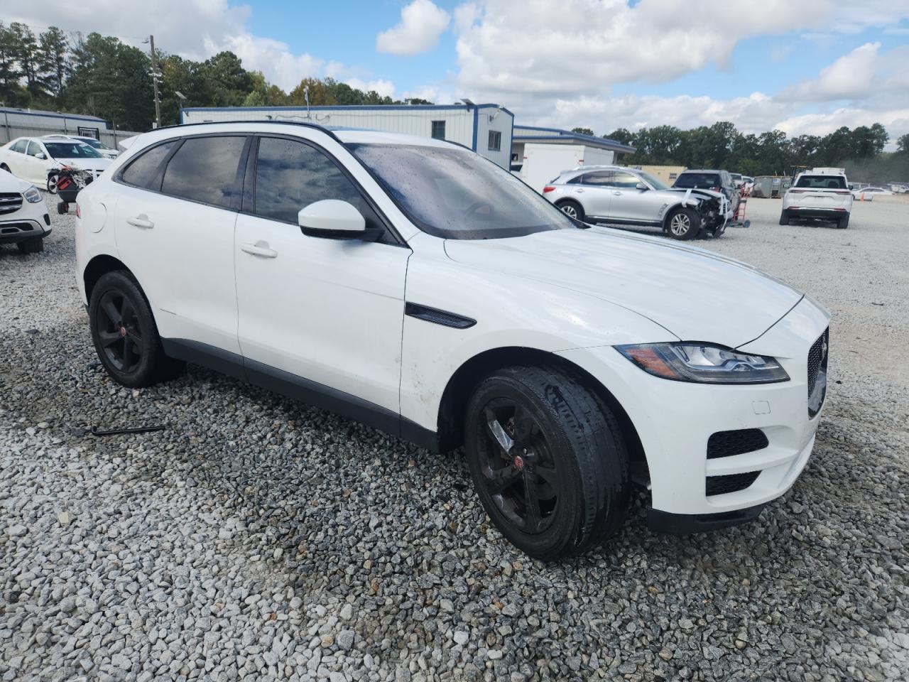 Jaguar F-PACE Prestige Image 2