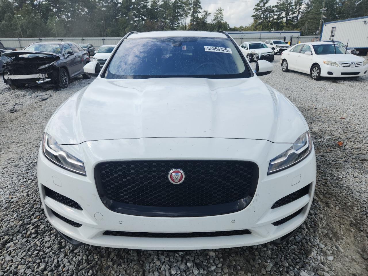 Jaguar F-PACE Prestige Image 13