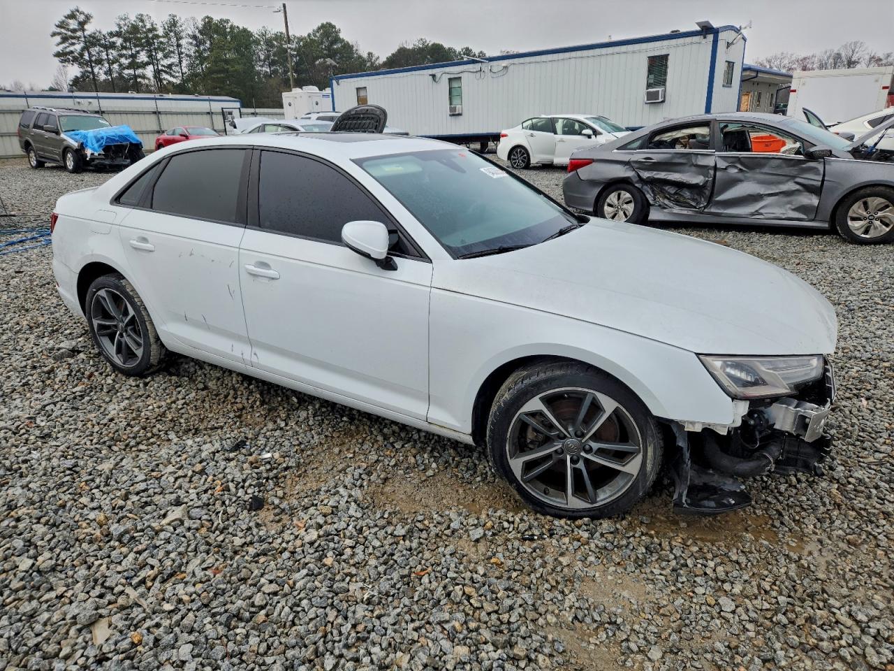 Audi A4 Premium Image 12