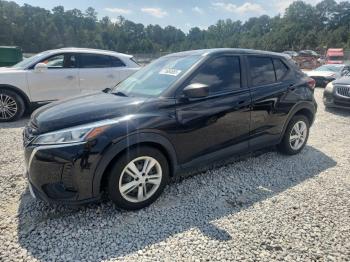  Salvage Nissan Kicks